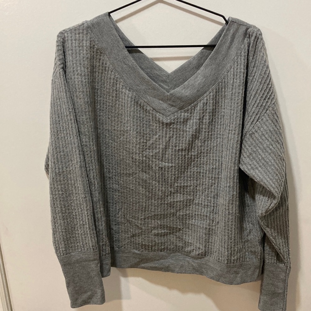 Women’s Full Circle Threads Medium V-neck (grey) Waffle Sweater